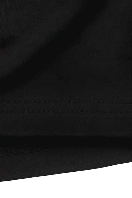 Detailaufnahme vom schwarzen Stoff des Creator Shirts – hochwertiges Material im Fokus