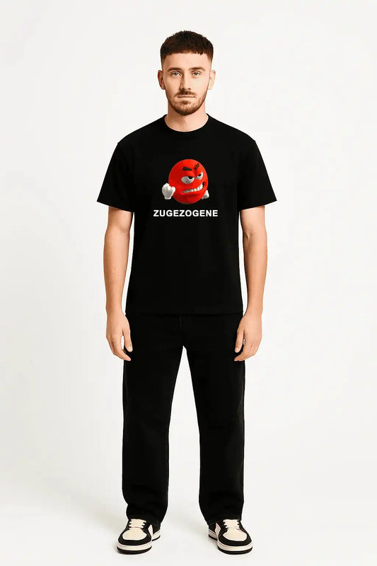 Model trägt schwarzes Meme Shirt mit dem Statement „grr zugezogene“ – Creator Style
