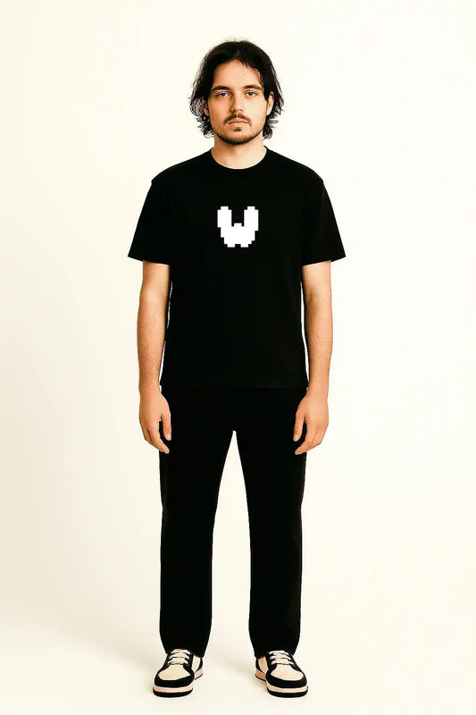 Creator Meme Shirt in Schwarz mit dem Ausdruck „w-gewinner“ – getragen im Street Look
